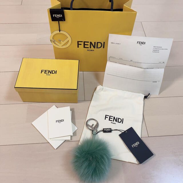 FENDI 正規 グリーン ファーチャーム バッグ バグズ グリーンファー