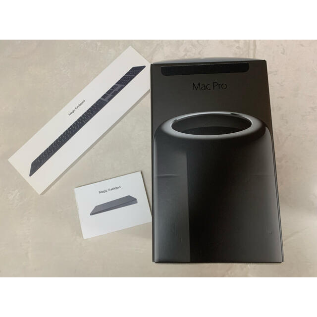 Apple(アップル)のMAC PRO ME253+ MAGIC KEYBOARD TRACKPAD 2 スマホ/家電/カメラのPC/タブレット(デスクトップ型PC)の商品写真