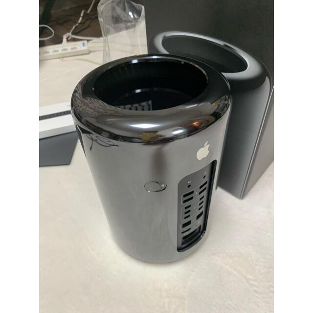 Apple(アップル)のMAC PRO ME253+ MAGIC KEYBOARD TRACKPAD 2 スマホ/家電/カメラのPC/タブレット(デスクトップ型PC)の商品写真