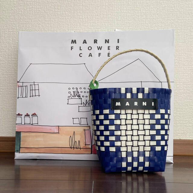 Marni(マルニ)の阪急 marni flower cafe購入 新作カゴバッグ 完売品 レディースのバッグ(かごバッグ/ストローバッグ)の商品写真