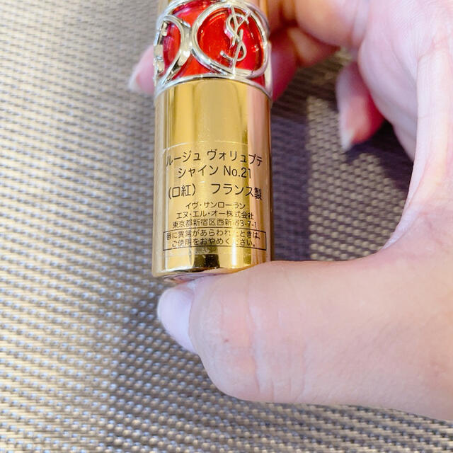 Yves Saint Laurent Beaute(イヴサンローランボーテ)の《イヴサンローラン》 ルージュ ヴォリュプテ シャイン No.21 コスメ/美容のベースメイク/化粧品(口紅)の商品写真