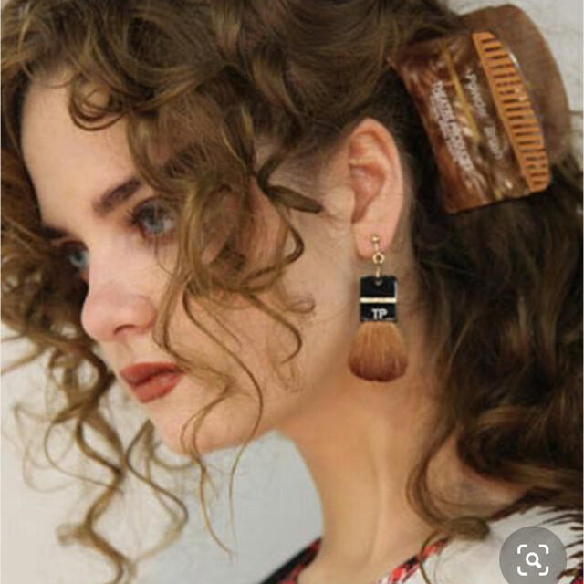 ショートヘ シアタープロダクツ ヘアクリップ つけている