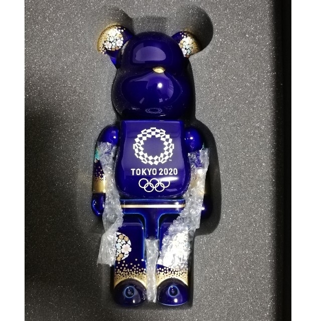 ベアブリック　有田焼　東京オリンピック2020エンブレム　400%2 エンタメ/ホビーのおもちゃ/ぬいぐるみ(キャラクターグッズ)の商品写真
