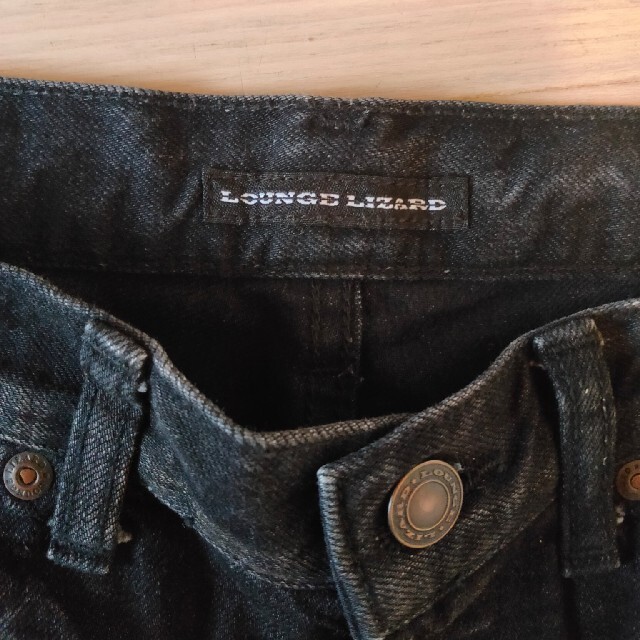 LOUNGE LIZARD(ラウンジリザード)のラウンジリザード　ダメージデニム　美品 メンズのパンツ(デニム/ジーンズ)の商品写真