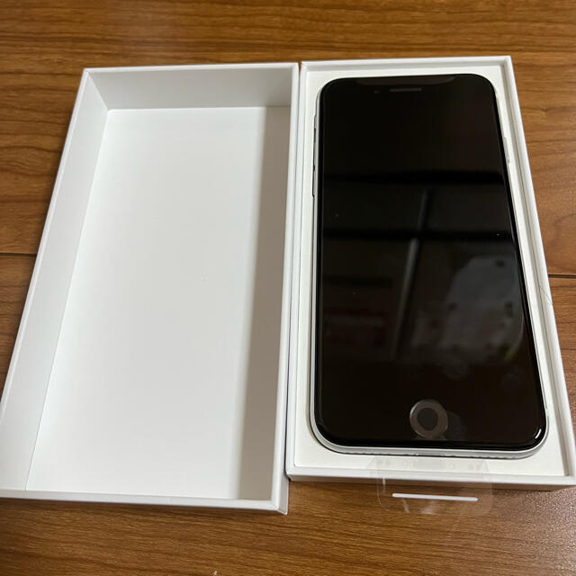 購入したキャリアソフトバンクiPhone　SE2 第2世代 白 64GB simフリー　本体