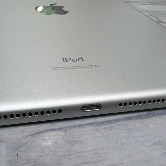 iPad(アイパッド)のApple iPad 8世代 32GB シルバー スマホ/家電/カメラのPC/タブレット(タブレット)の商品写真