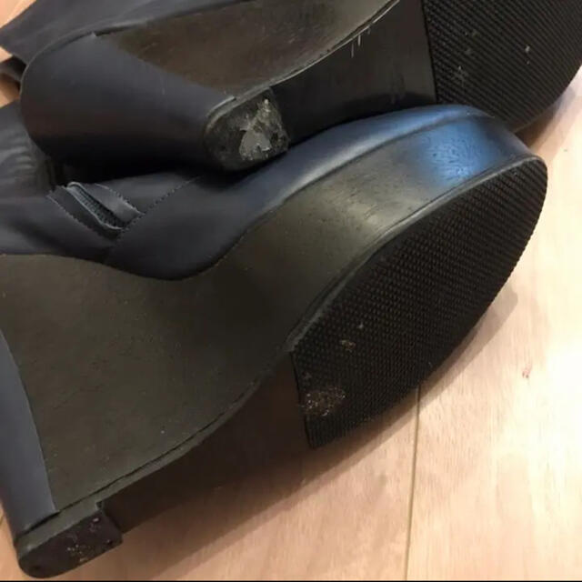 ショートブーツ 紺　dual バックスリット レディースの靴/シューズ(ブーツ)の商品写真