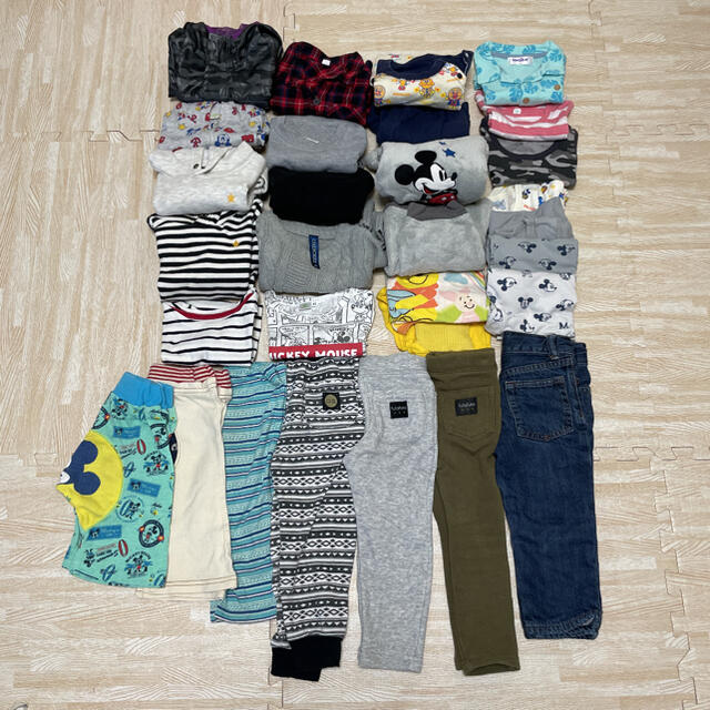 babyGAP(ベビーギャップ)の男の子　95サイズ　まとめ売り　30点 キッズ/ベビー/マタニティのキッズ服男の子用(90cm~)(Tシャツ/カットソー)の商品写真