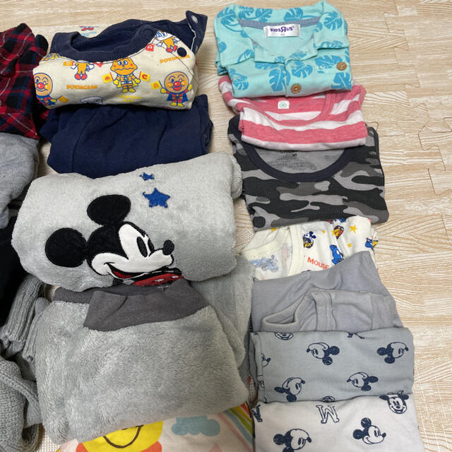 babyGAP(ベビーギャップ)の男の子　95サイズ　まとめ売り　30点 キッズ/ベビー/マタニティのキッズ服男の子用(90cm~)(Tシャツ/カットソー)の商品写真