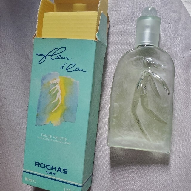 ROCHAS(ロシャス)のロシャス　フルール　ド　オウ　50ml コスメ/美容の香水(香水(女性用))の商品写真