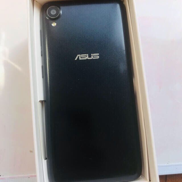 ZenFone(ゼンフォン)の【中古】ASUS Zenfone Live L1  スマホ/家電/カメラのスマートフォン/携帯電話(スマートフォン本体)の商品写真