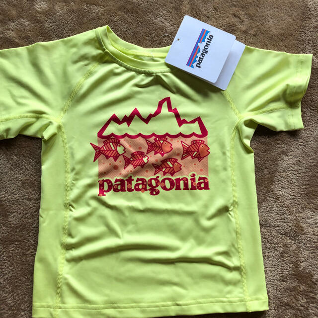 patagonia(パタゴニア)の新品 パタゴニア ボーイズ 半袖 Tシャツ 3枚セット サイズXS 5T キッズ/ベビー/マタニティのキッズ服男の子用(90cm~)(Tシャツ/カットソー)の商品写真