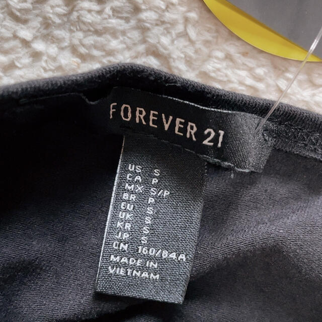 FOREVER 21(フォーエバートゥエンティーワン)の【新品未使用】Forever21 無地タンクトップ 黒 Sサイズ フォーエバー レディースのトップス(タンクトップ)の商品写真