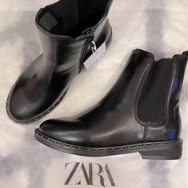 ZARA(ザラ)のZARA スタッズ付きアンクルブーツ☆美品 レディースの靴/シューズ(ブーツ)の商品写真