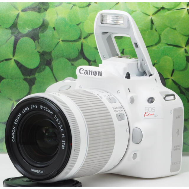 Canon(キヤノン)の【美品】スマホへ転送も可能❤️希少な白 キャノンKissX7❤️標準レンズセット スマホ/家電/カメラのカメラ(デジタル一眼)の商品写真