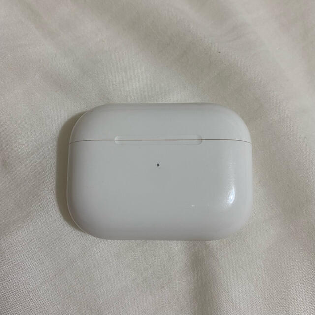 Apple(アップル)のAPPLE AirPods Pro ケースのみ スマホ/家電/カメラのオーディオ機器(ヘッドフォン/イヤフォン)の商品写真