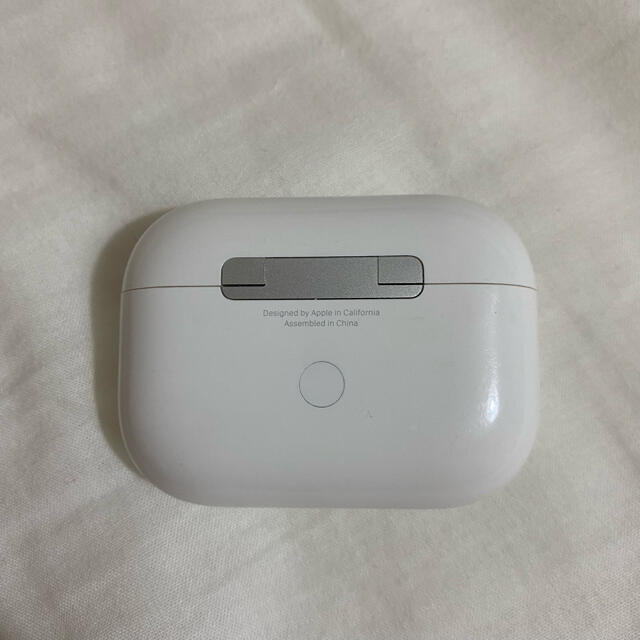 Apple(アップル)のAPPLE AirPods Pro ケースのみ スマホ/家電/カメラのオーディオ機器(ヘッドフォン/イヤフォン)の商品写真