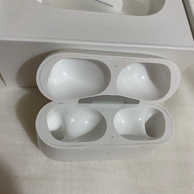 Apple(アップル)のAPPLE AirPods Pro ケースのみ スマホ/家電/カメラのオーディオ機器(ヘッドフォン/イヤフォン)の商品写真