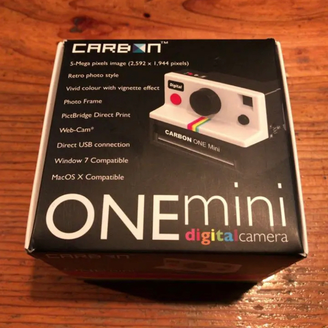 CARBON One mini digital camera 新品未使用 スマホ/家電/カメラのカメラ(コンパクトデジタルカメラ)の商品写真