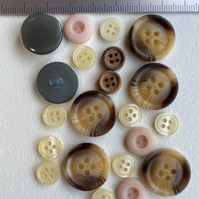 昭和レトロ　ボタン④ ハンドメイドの素材/材料(各種パーツ)の商品写真