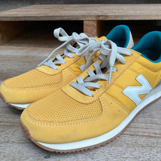 New Balance(ニューバランス)のNew Balance U220 イエロー 24.5cm 公式サイト完売品 レディースの靴/シューズ(スニーカー)の商品写真