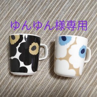 マリメッコ(marimekko)の★ゆんゆん様専用★【新品未使用】マリメッコ マグカップ2個(黒、ベージュ)(グラス/カップ)