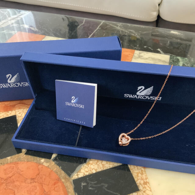 SWAROVSKI - スワロフスキー ハートネックレス やや難ありの通販 SWAROVSKI - スワロフスキー ハートネックレス やや難ありの通販