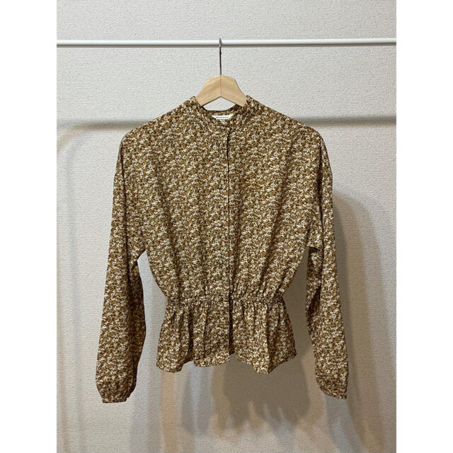 moussy(マウジー)のmoussy SHIRRING FLORAL BLOUSE レディースのトップス(シャツ/ブラウス(長袖/七分))の商品写真