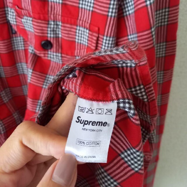 Supreme(シュプリーム)の☆Supreme　シュプリーム　シャツ　高級　レア　正規品　XL　赤　美品 メンズのトップス(シャツ)の商品写真