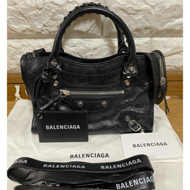 Balenciaga ミニバックの通販 by て's shop｜バレンシアガならラクマ - 未使用に近いバレンシアガ 爆買い好評