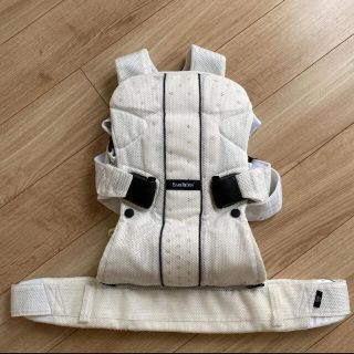 ベビービョルン(BABYBJORN)のベビーキャリア ONE ホワイト メッシュ(抱っこひも/おんぶひも)