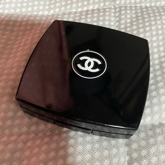 CHANEL(シャネル)のCHANELアイシャドウパレット コスメ/美容のベースメイク/化粧品(アイシャドウ)の商品写真