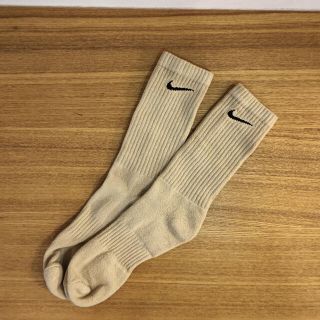 ナイキ(NIKE)のnike ロングソックス　ベージュ　25-27センチ(ソックス)