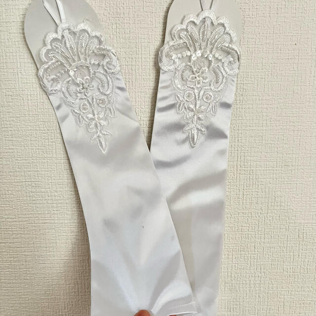ウェディンググローブ　フィンガーレスグローブ　手袋　レース手袋　花嫁　ブライダル レディースのファッション小物(手袋)の商品写真