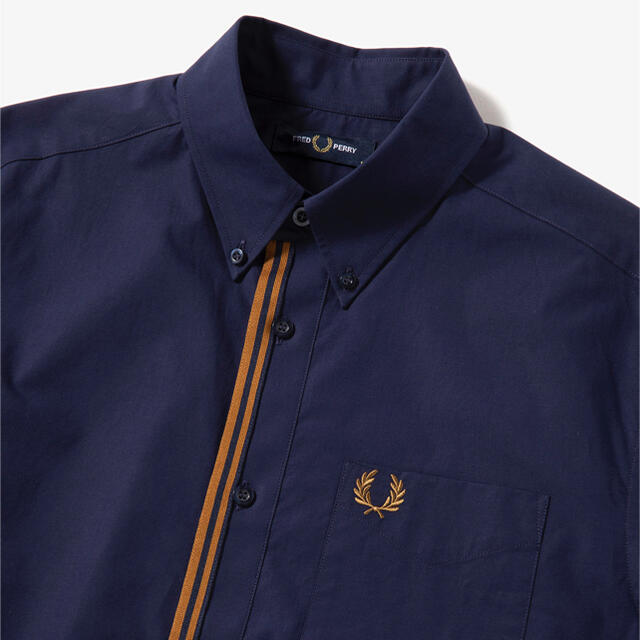 FRED PERRY(フレッドペリー)のFRED PERRY TAPED PLACKET SHIRT メンズのトップス(シャツ)の商品写真
