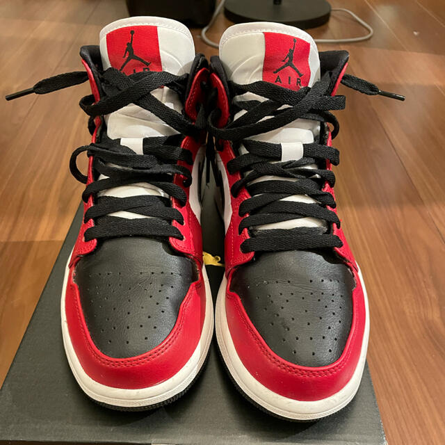 NIKE(ナイキ)のNIKE AIR JORDAN 1 MID 26.5cm メンズの靴/シューズ(スニーカー)の商品写真