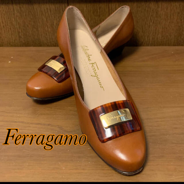 Ferragamo フェラガモ　パンプス　ローヒール