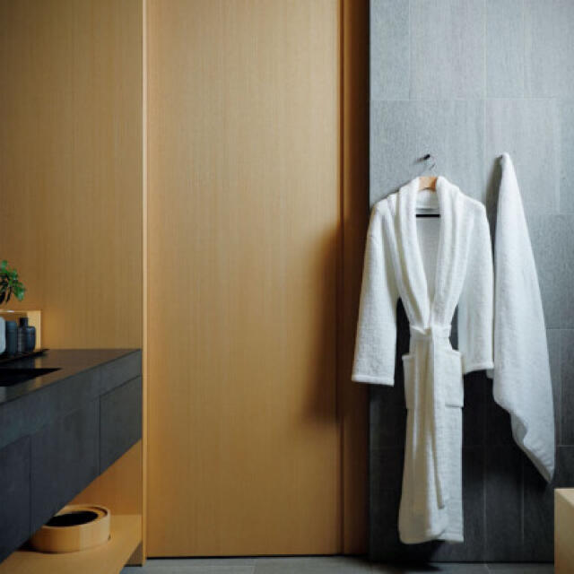 【新品・未使用】Plohのバスローブ アマン東京 サイズS/M、L/XL レディースのルームウェア/パジャマ(ルームウェア)の商品写真