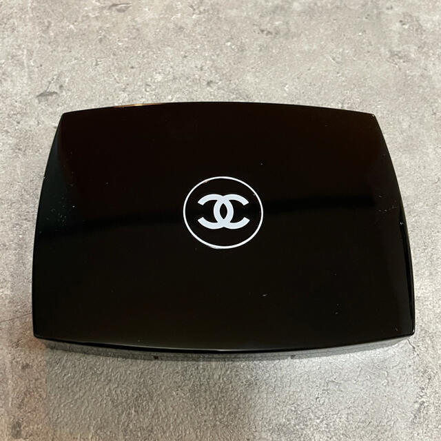 CHANEL(シャネル)のCHANEL ｳﾞｨﾀﾙﾐｴｰﾙ ｴｸﾗ ｺﾝﾊﾟｸﾄ/ファンデーション コスメ/美容のベースメイク/化粧品(ファンデーション)の商品写真