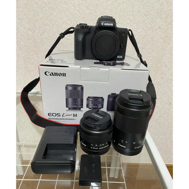 新品即決 Canon - 【おまけ付き】Canon EOS kiss M ダブルズームキット ミラーレス一眼
