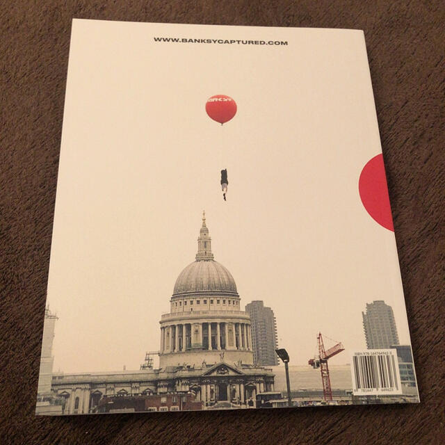  Banksy Caputured 2nd edition　本人をとらえた作品集 エンタメ/ホビーの本(アート/エンタメ)の商品写真