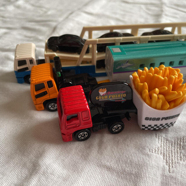 トミカ　トレーラーカー3台 エンタメ/ホビーのおもちゃ/ぬいぐるみ(ミニカー)の商品写真