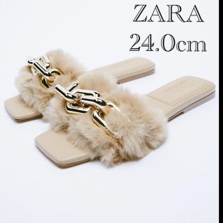 ザラ(ZARA)のZARA バックルフェイクファーフラットサンダル(サンダル)