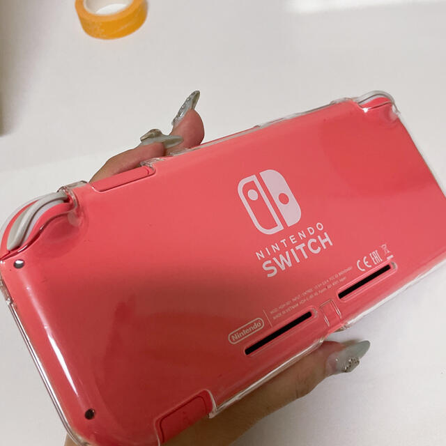 Nintendo Switch(ニンテンドースイッチ)のnintendo Switch コーラルピンク エンタメ/ホビーのゲームソフト/ゲーム機本体(家庭用ゲーム機本体)の商品写真