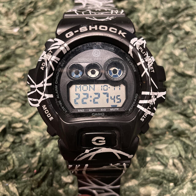 G-SHOCK(ジーショック)のG-SHOCK FUTURA GD-X6900FTR-1JR メンズの時計(腕時計(デジタル))の商品写真