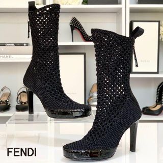 フェンディ(FENDI)の3120 フェンディ FFロゴ メッシュ 編み込み パテント ミドルブーツ 黒(ブーツ)