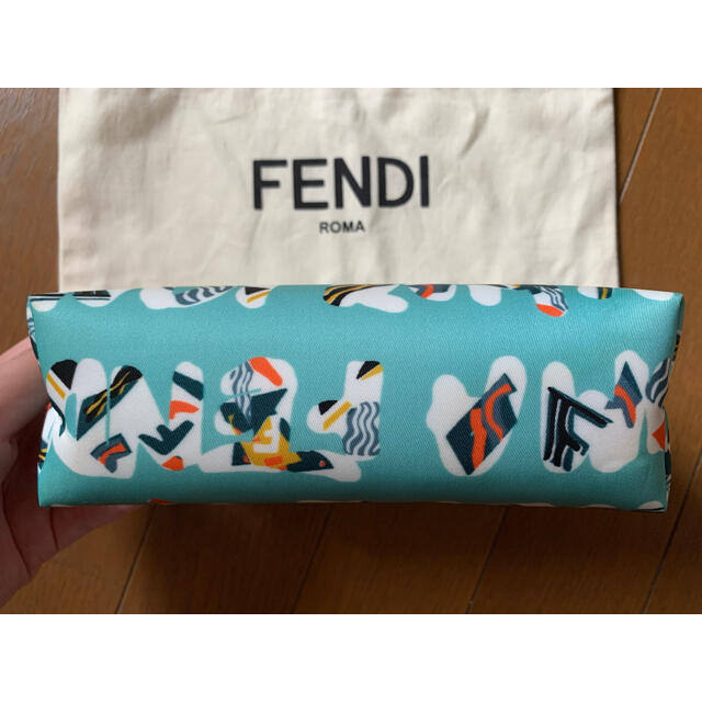 FENDI(フェンディ)のFENDIポーチ レディースのファッション小物(ポーチ)の商品写真