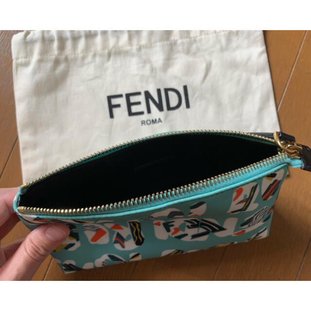 FENDI(フェンディ)のFENDIポーチ レディースのファッション小物(ポーチ)の商品写真
