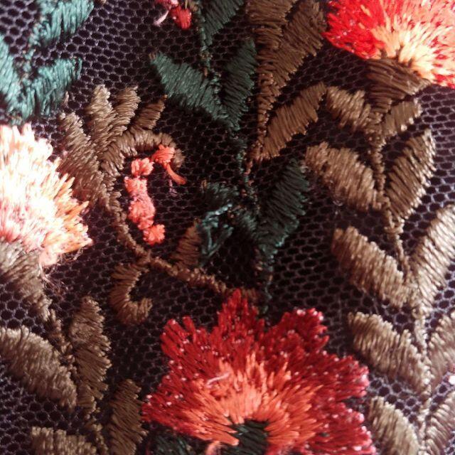 LOKITHO 刺繍 トップス エンブロイダリーの通販 by kotora's shop※プロフ必読|ロキトならラクマ - LOKITHO ロキト フラワー 驚きの安さ