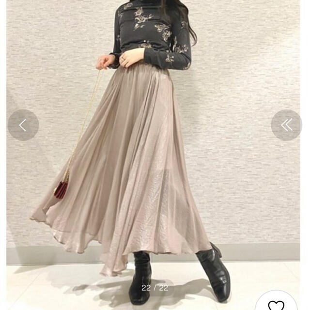 Lily Brown(リリーブラウン)のLily Brown 光沢シアスカート（GBEG） レディースのスカート(ロングスカート)の商品写真